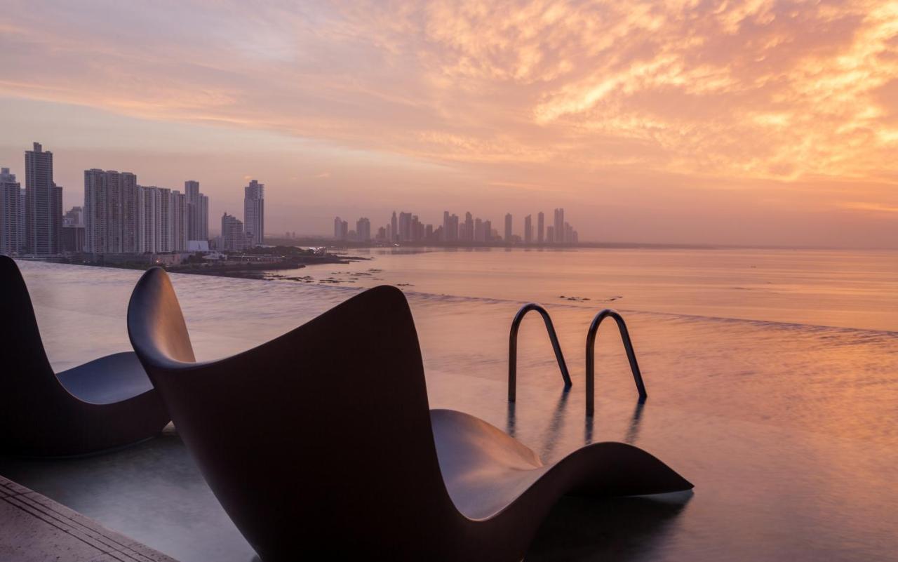 Jw Marriott Panama Hotel Kültér fotó View of the city from the Bay of Biscay