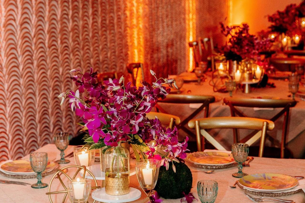 Jw Marriott Panama Hotel Kültér fotó A table set for a formal dinner