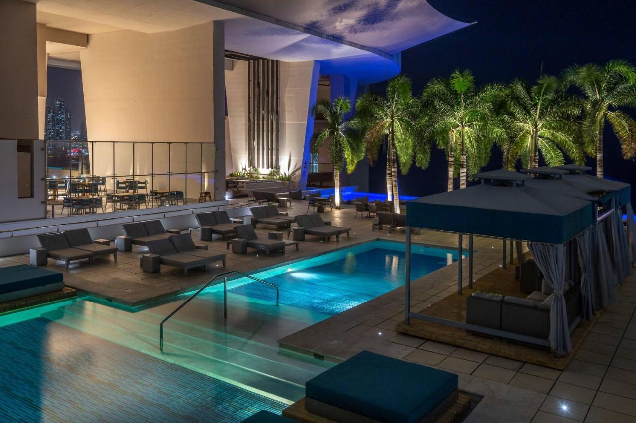 Jw Marriott Panama Hotel Kültér fotó The pool at the 101 Skybar