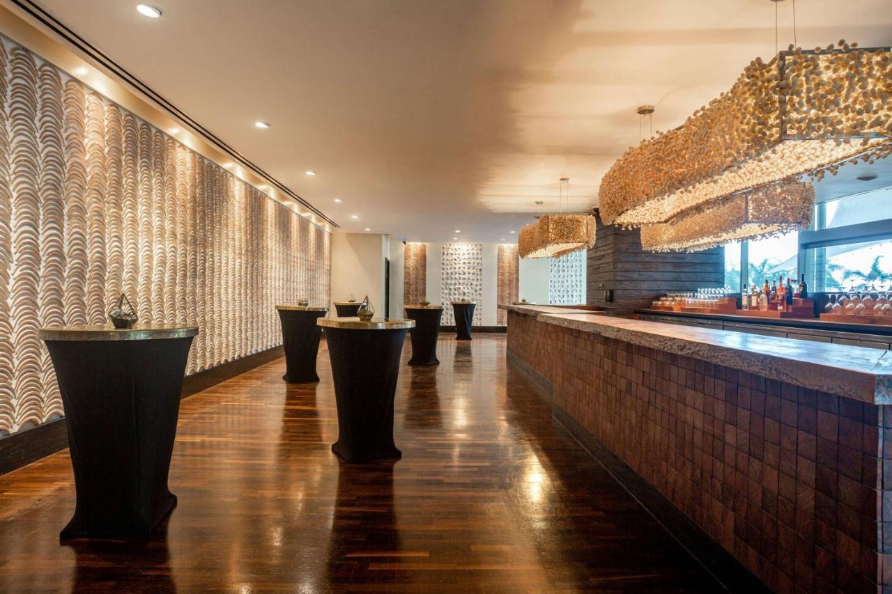 Jw Marriott Panama Hotel Kültér fotó The bar at the 101 Lounge